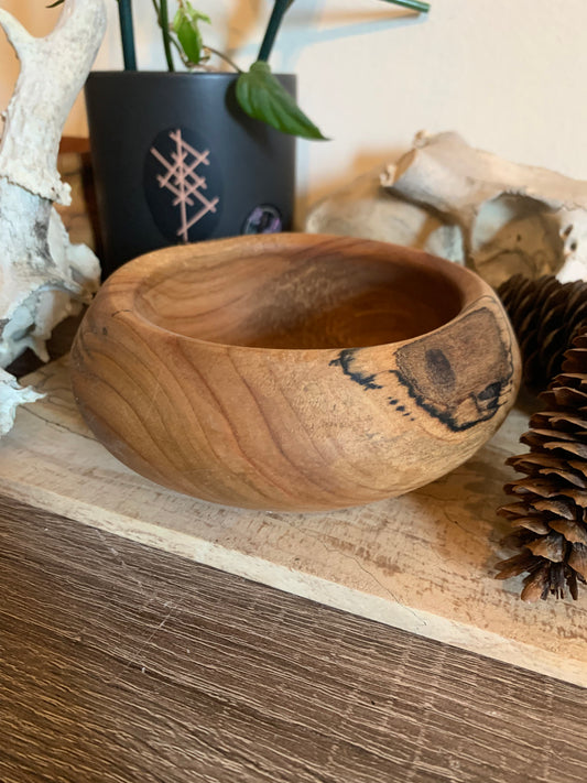 Knot spot and spalted wooden bowl